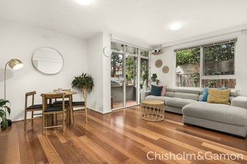 2/11 Gordon Avenue - Photo 0