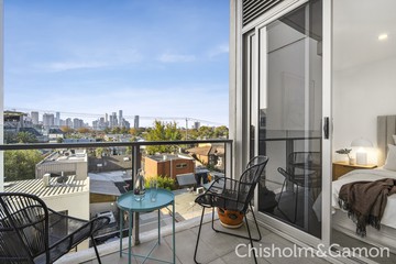 315/99 Dow Street - Photo 0